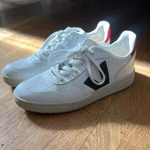 Veja White navy men’s Sneakers